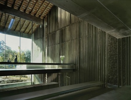 7. Interior - Cubierta inclinada de madera